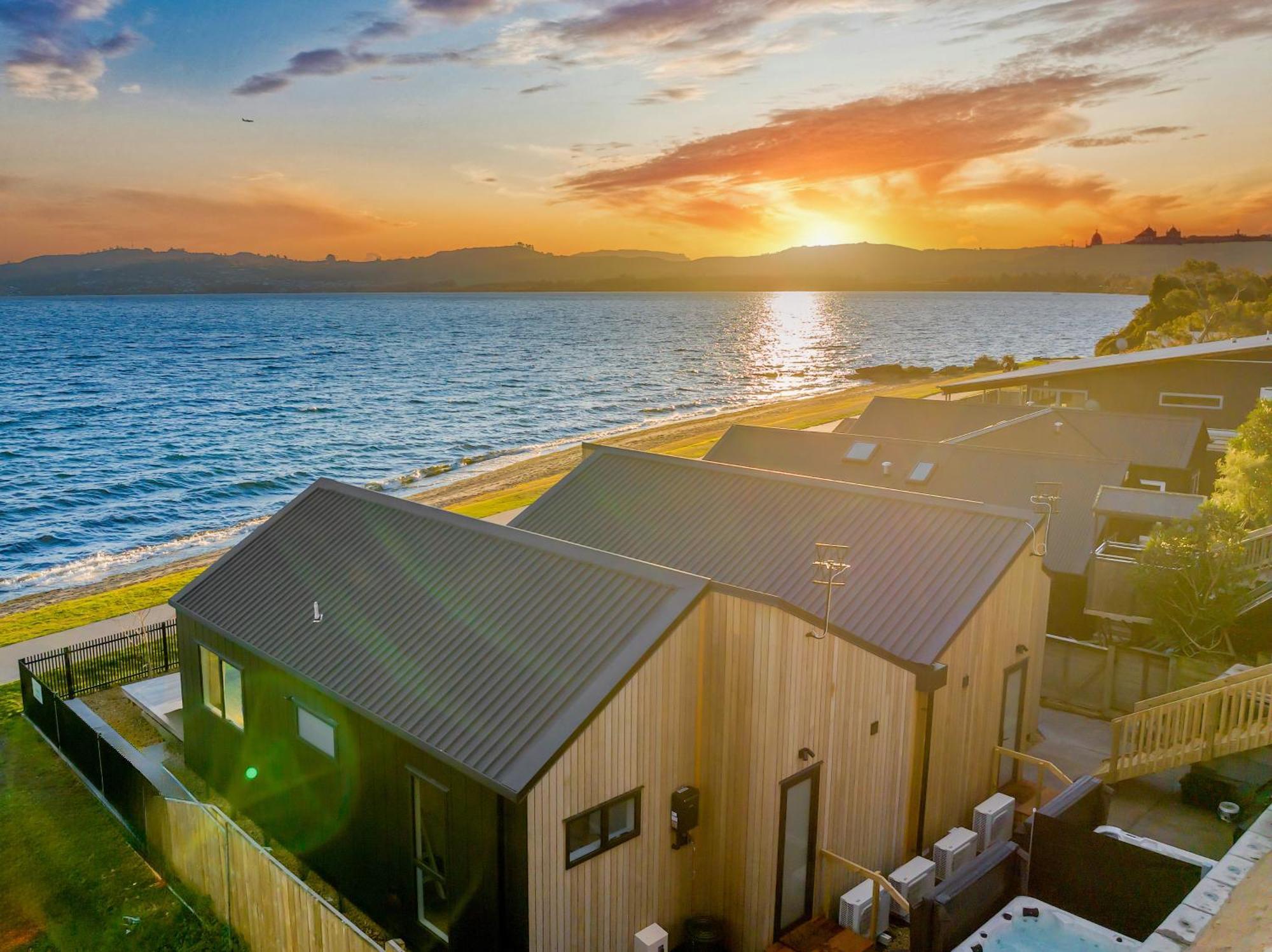 Brand New Lake Front Homes Spa Pool Taupomeer Buitenkant foto