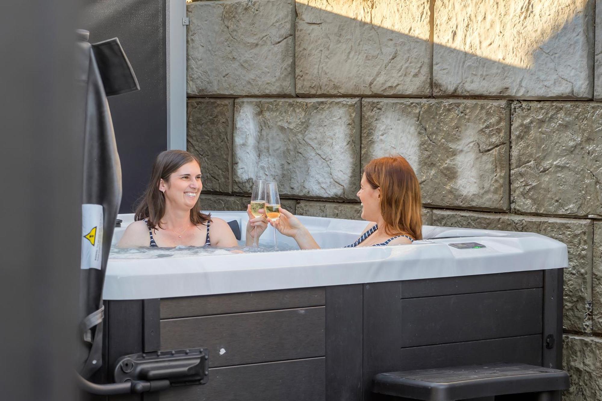 Brand New Lake Front Homes Spa Pool Taupomeer Buitenkant foto
